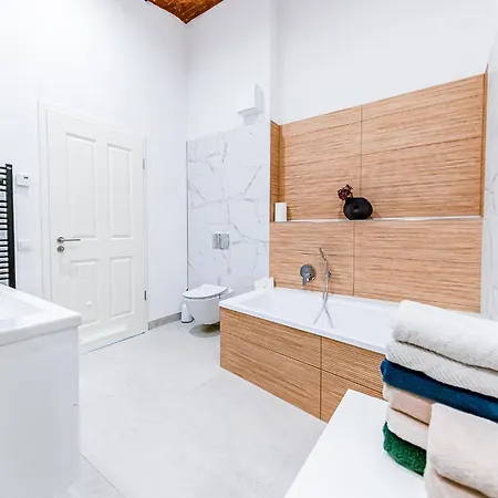 L&c-elbresidenzen & Designersuites Am Elberadweg מלון דירות