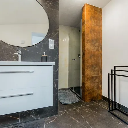Aparthotel L&C-Elbresidenzen & Designersuites Am Elberadweg Magdeburg